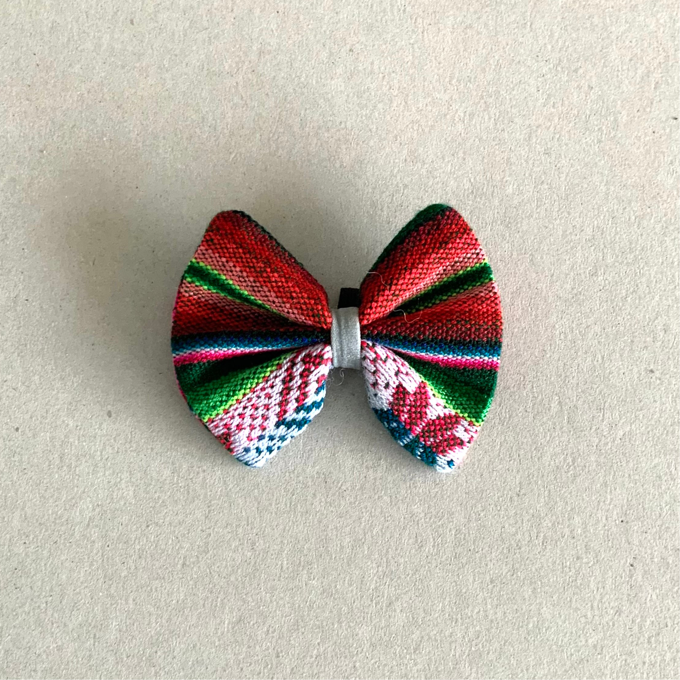 Hiro+Wolf Dog Bow Tie: Inca Holly