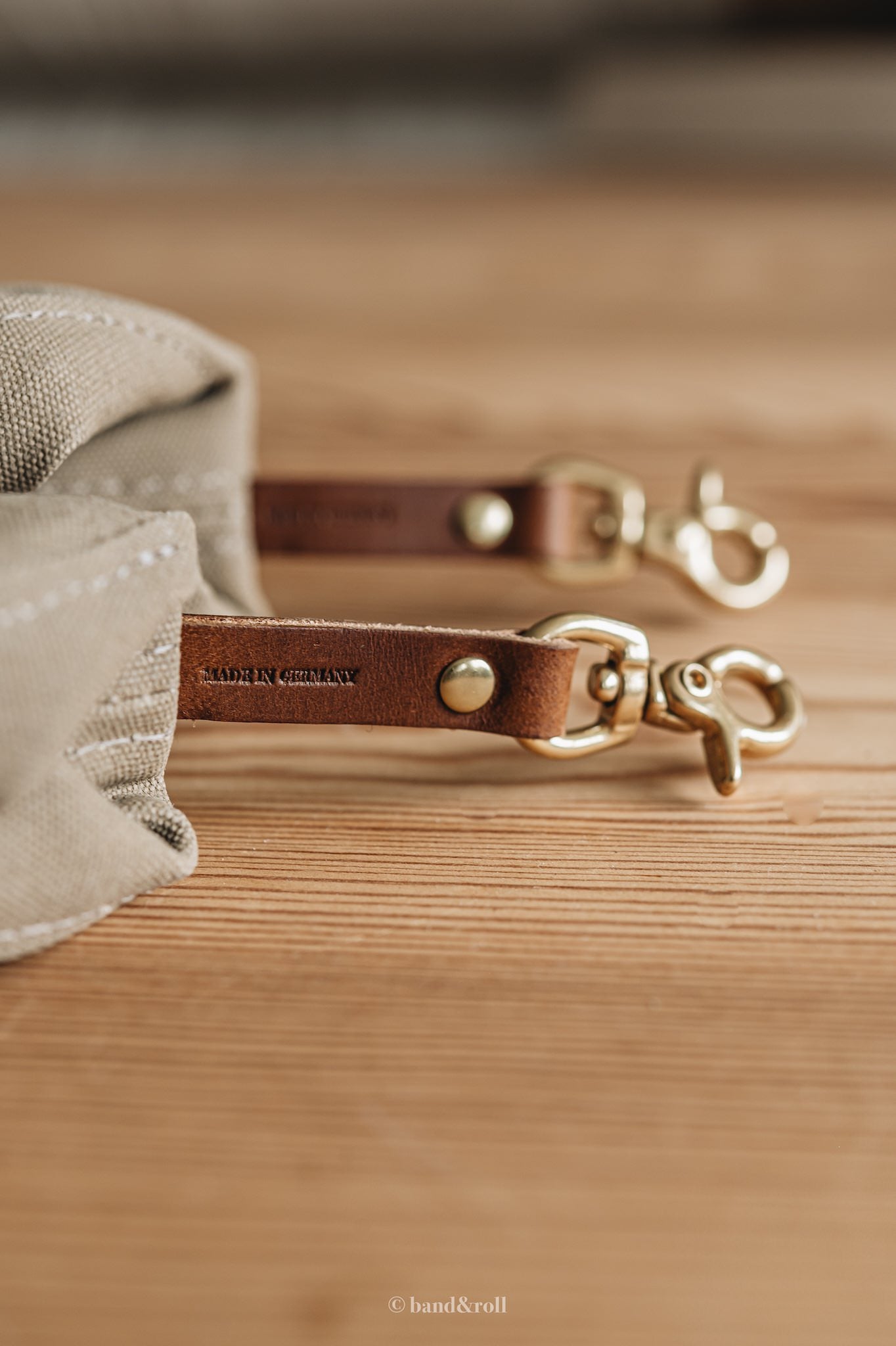 Melo Foldable Travel Dog Bowl | Premium Waxed Canvas & Leather