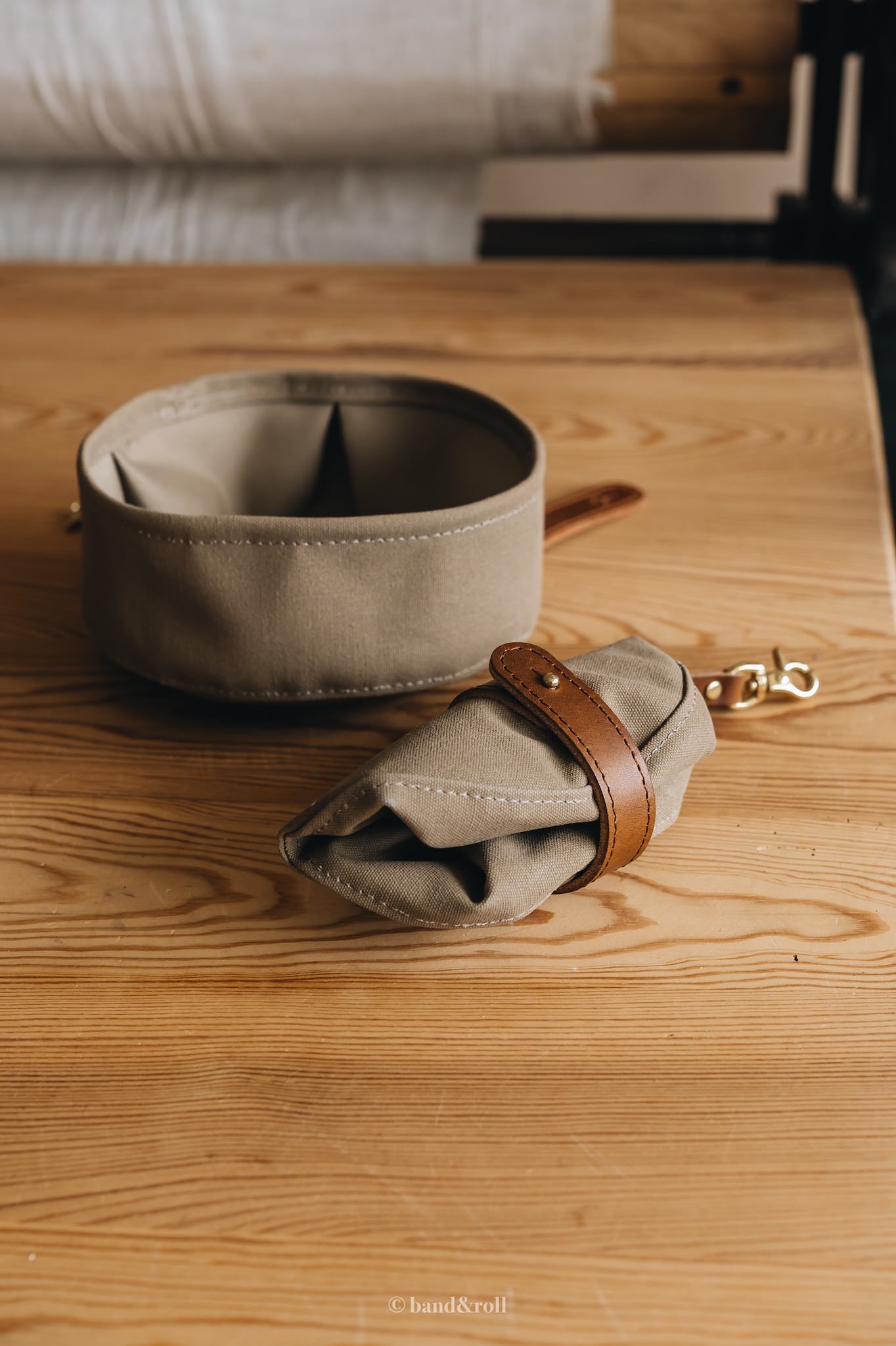 Melo Foldable Travel Dog Bowl | Premium Waxed Canvas & Leather