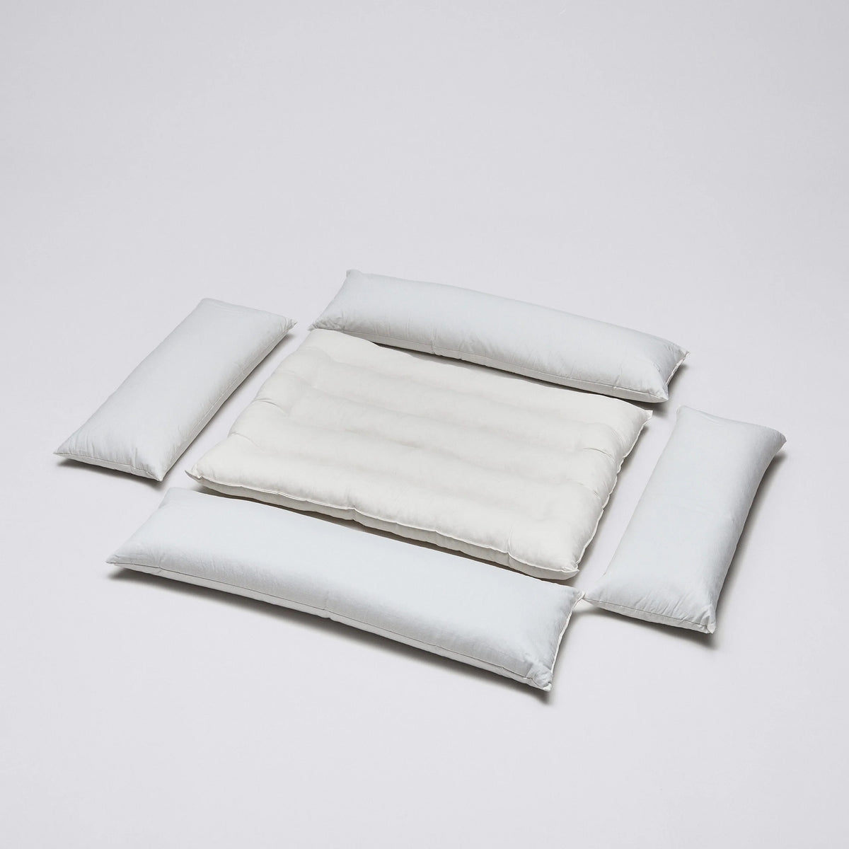 Cloud7 Sleepy luxury dog bed with an all-round bolster support cushion in a durable linen-mix fabric.