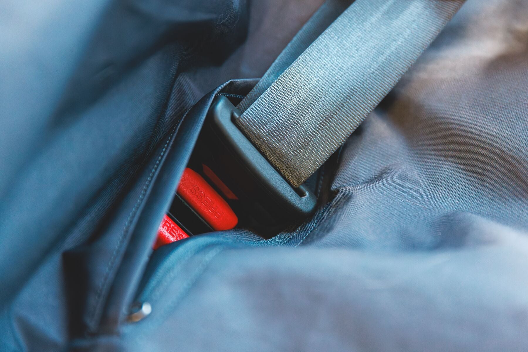 Dual-zipper seatbelt access points on the waterproof Ruffwear Dirtbag cover, keeping security simple