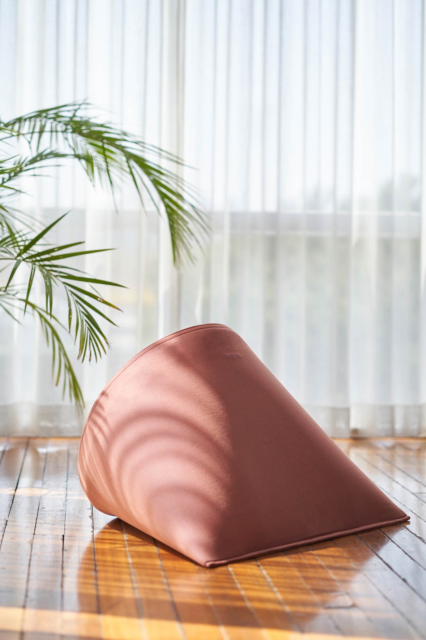 Howly Dog and Cat Bed in Red Carrot