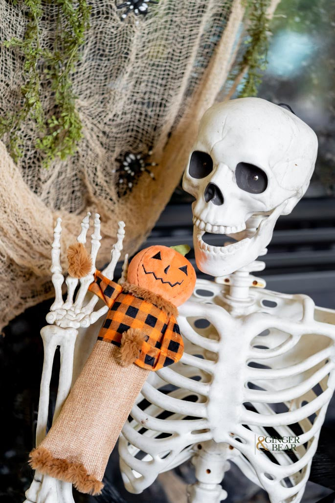 P.L.A.Y. Feline Frenzy, Catnip Kicker Toy set: Scarecrow