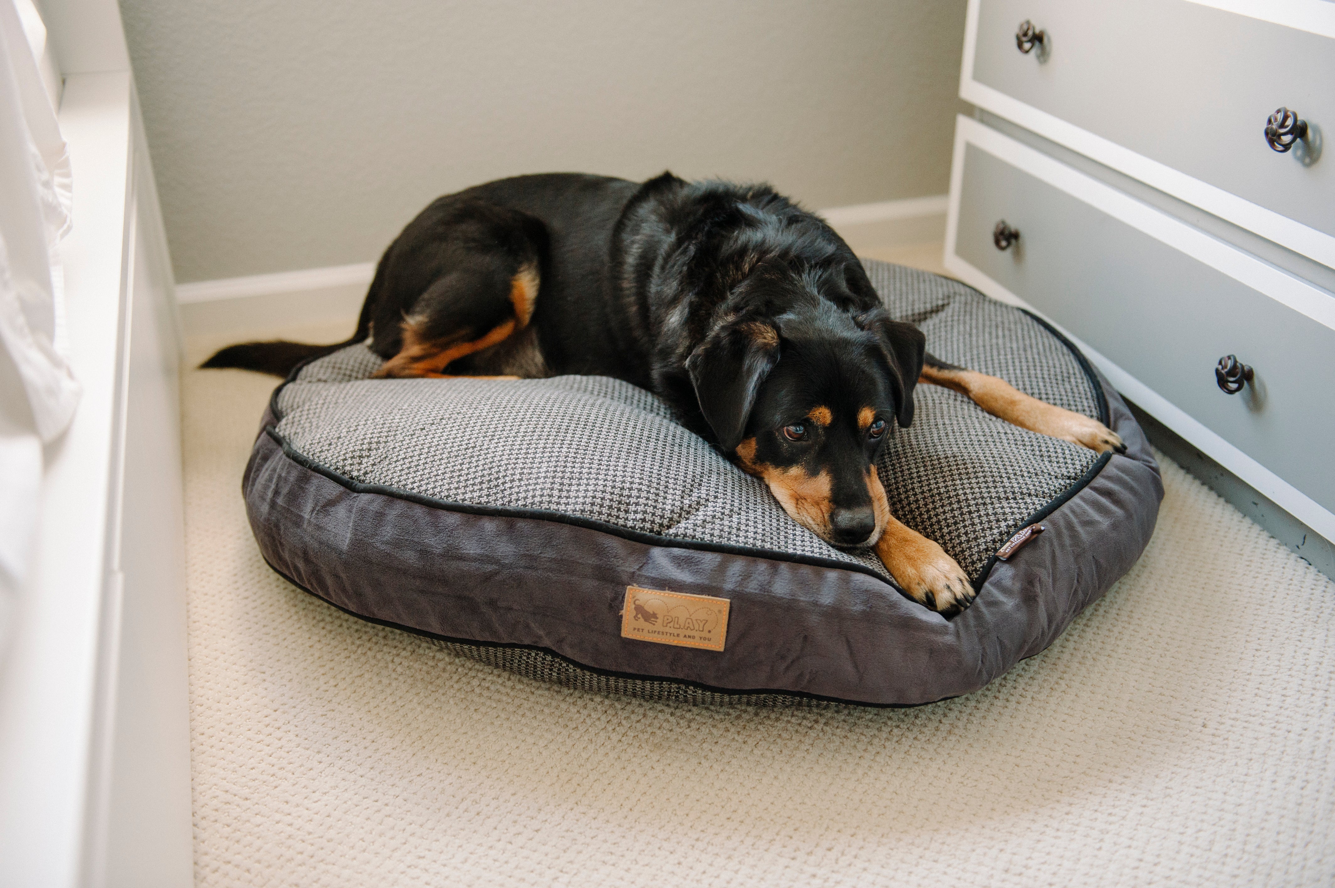 Round Dog Bed, Houndstooth Shadow Grey