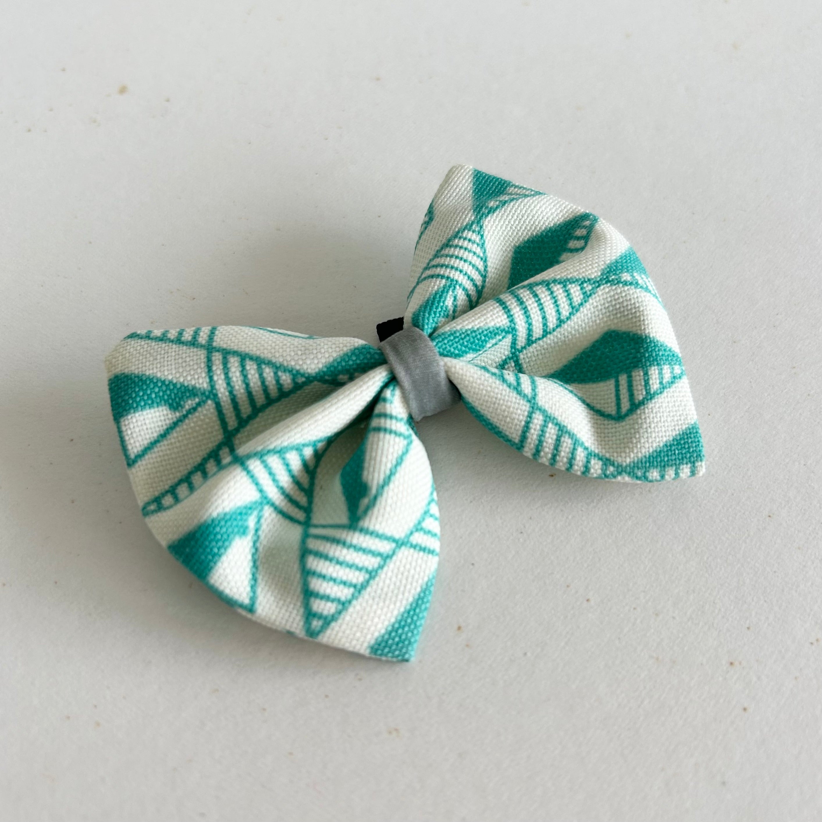 Hiro+Wolf Dog Bow Tie: Geo Green