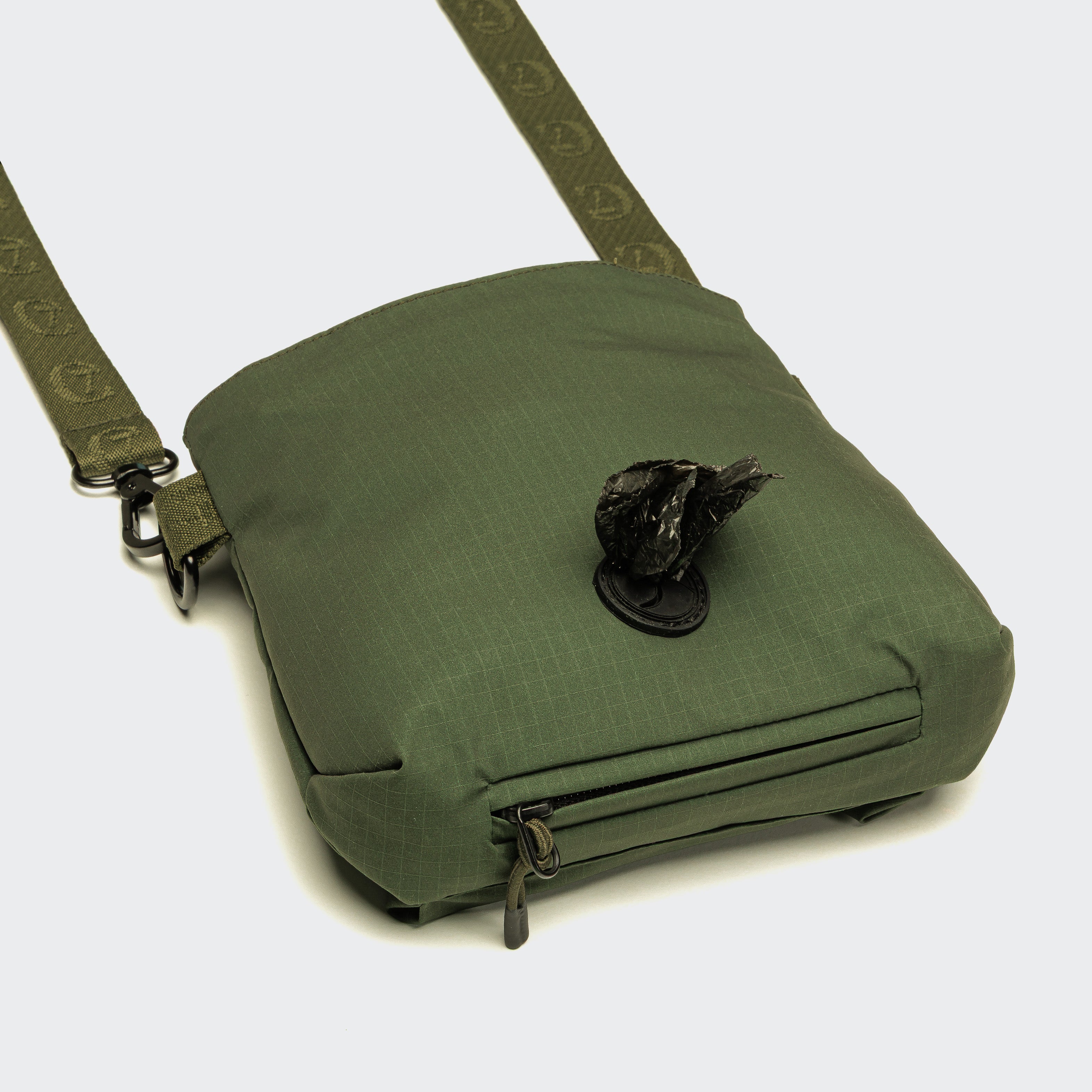 Tear-resistant olive ripstop fabric detail on Cloud7 AKTIV dog training pouch