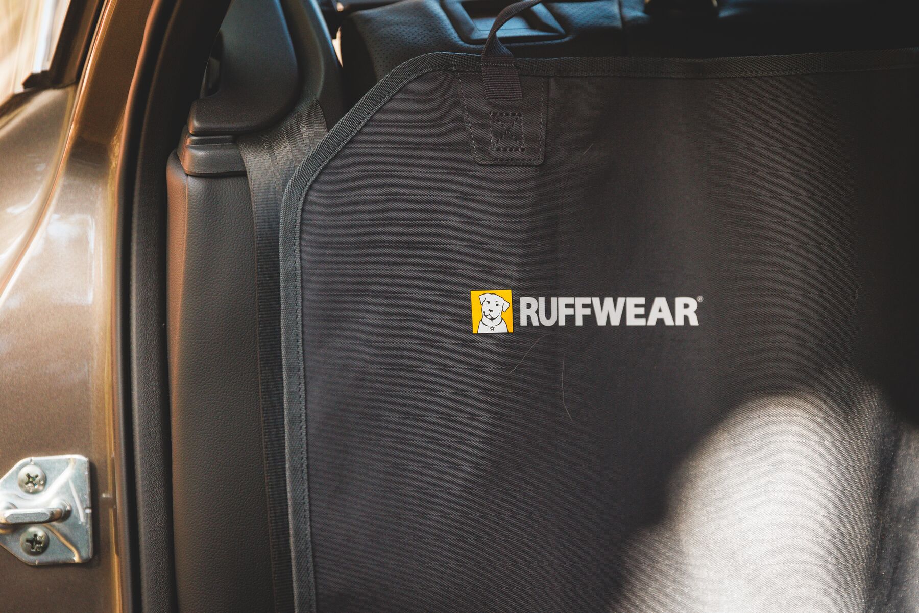 Close-up of the breathable mesh ventilation window on the Ruffwear Dirtbag dog car cover for optimal airflow