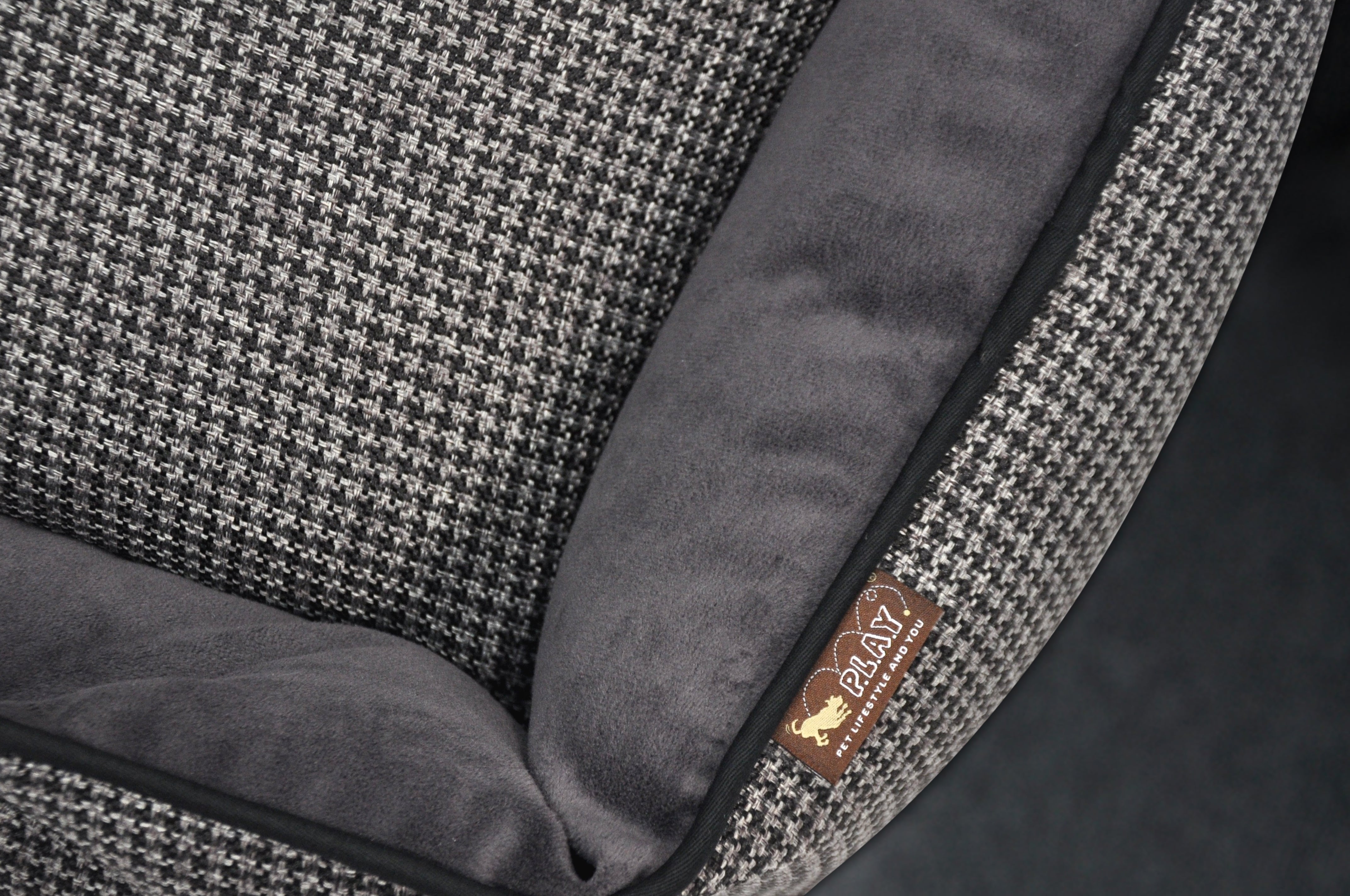 [Pre-order]Lounge Dog Bed: Houndstooth Shadow Grey